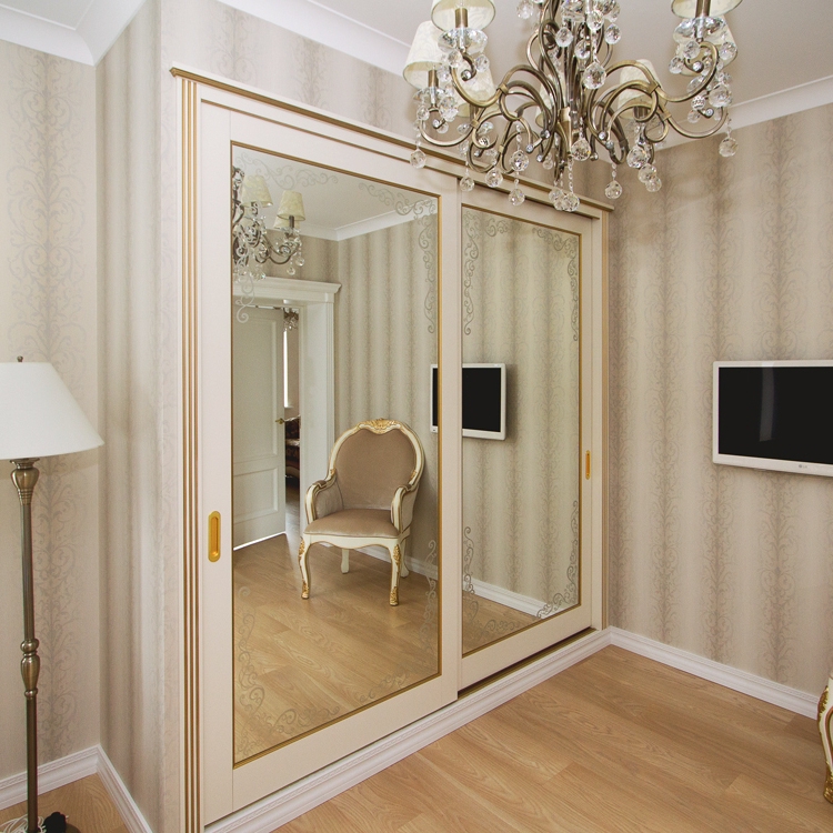 Niche artificielle pour une armoire dans la chambre