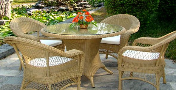 Tables et chaises exquises