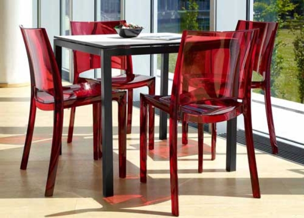 Chaises de restauration rouges