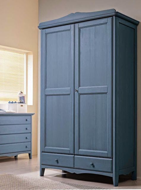 Petite armoire en bois