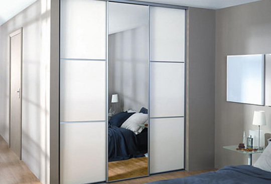 Armoire givrée dans la chambre