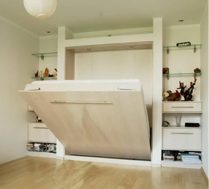 Transformateur de meubles à l'intérieur de la chambre