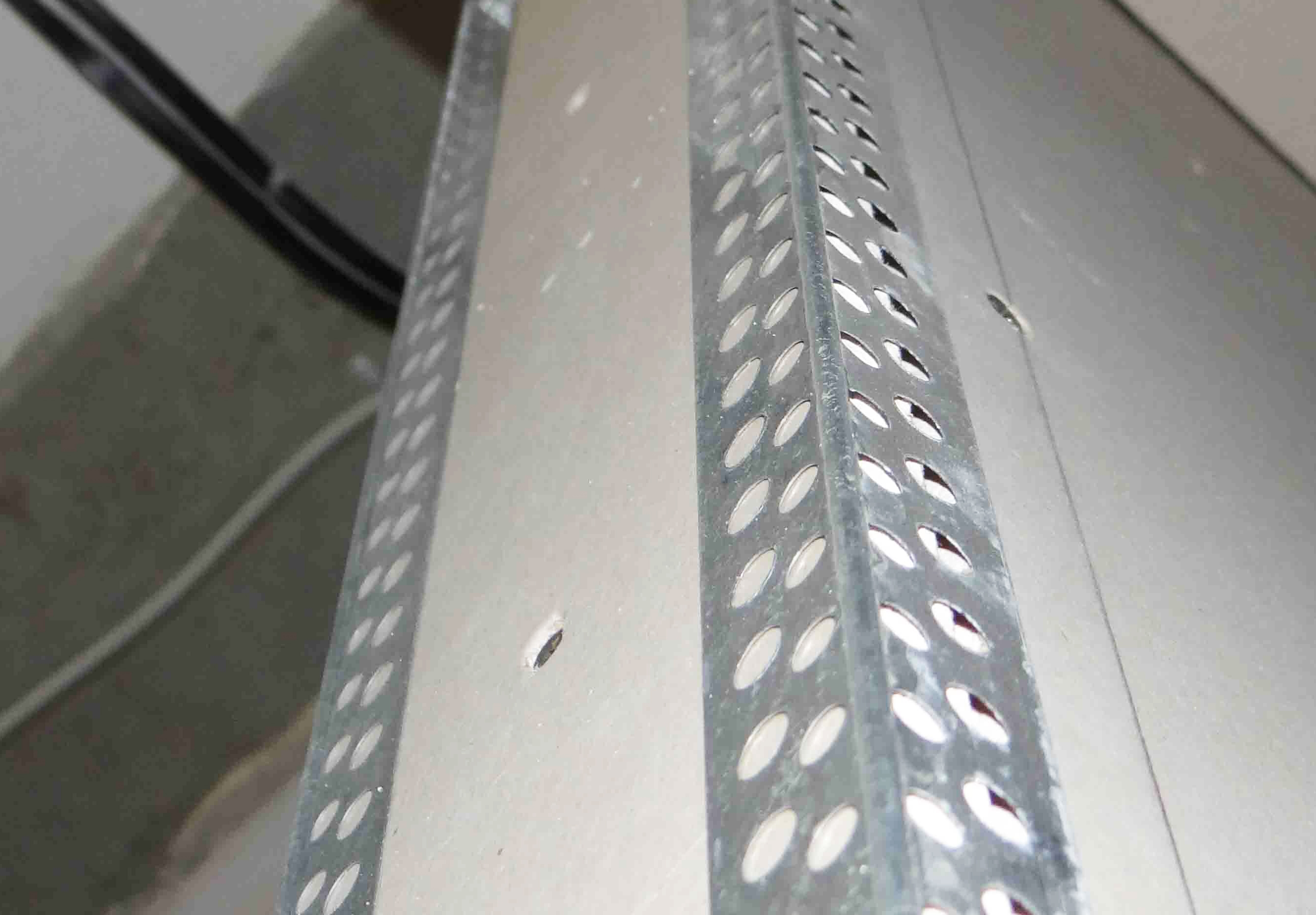 Utilisation de coins perforés