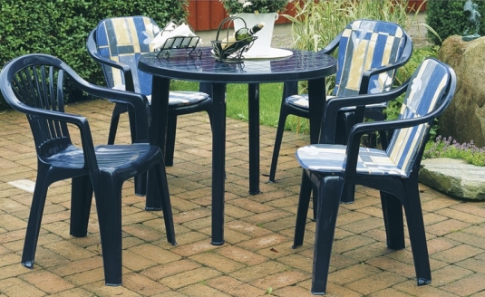Les meubles en plastique s'intègrent parfaitement dans n'importe quel intérieur