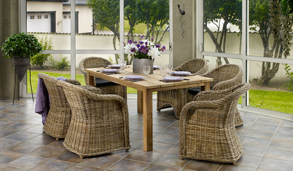 Belle table en osier