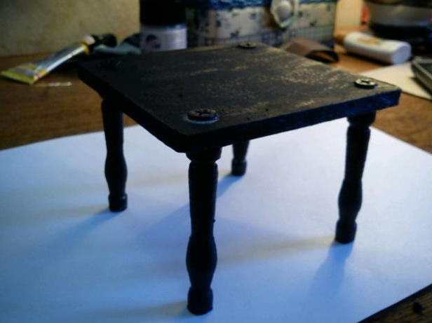 Nous peignons la table