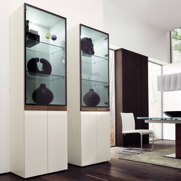 Vitrine de garde-robe moderne chic blanc à l'intérieur