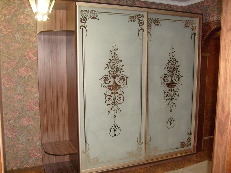 Armoire à deux portes