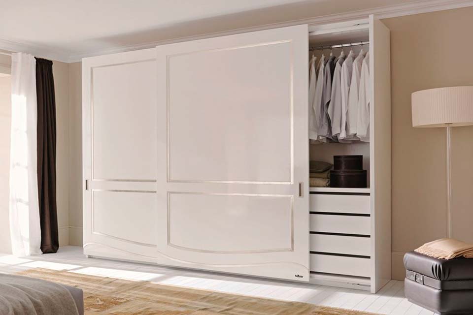Armoire à portes coulissantes à deux portes avec système