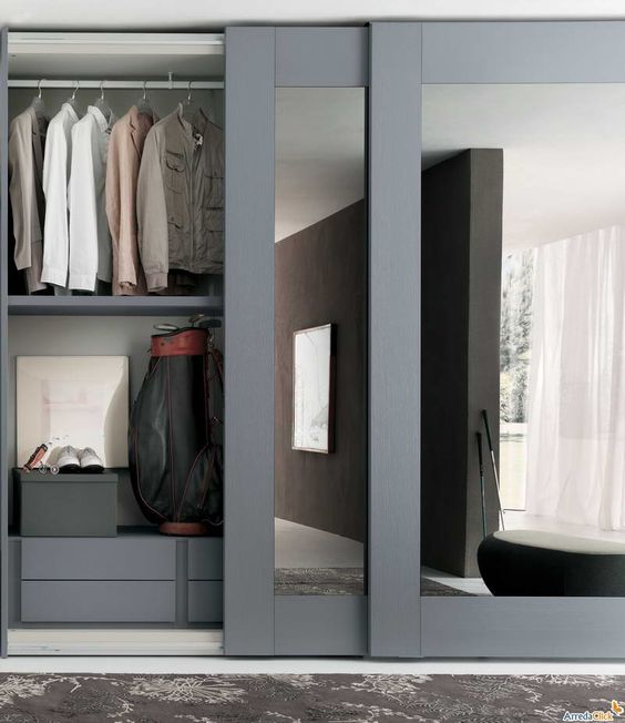 Armoire en MDF peint avec inserts miroir