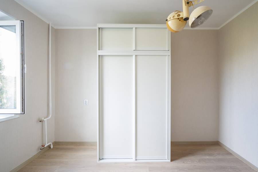 Armoire coulissante avec mezzanine à la pépinière