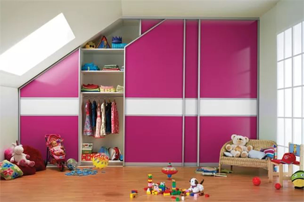 Armoire de forme inhabituelle