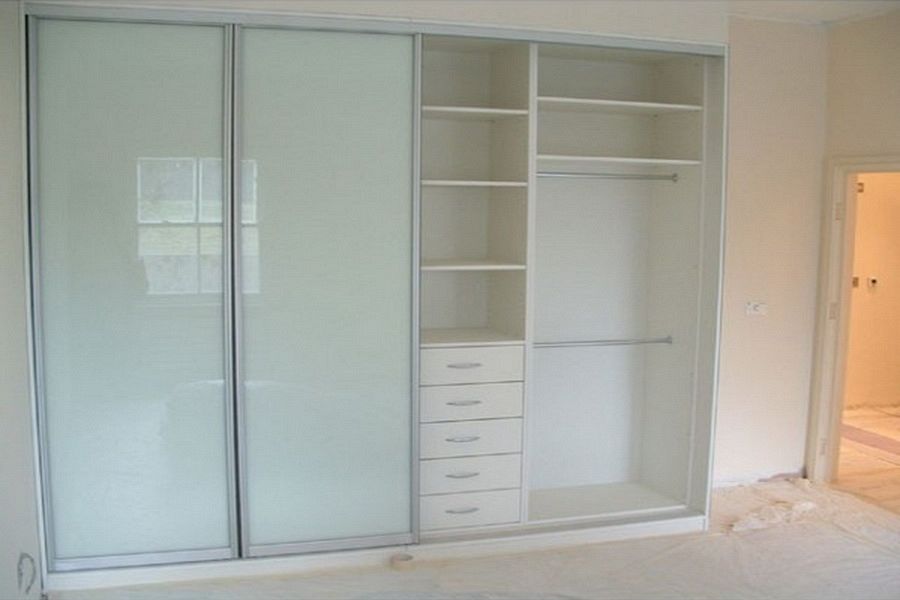 Armoire avec verre dépoli