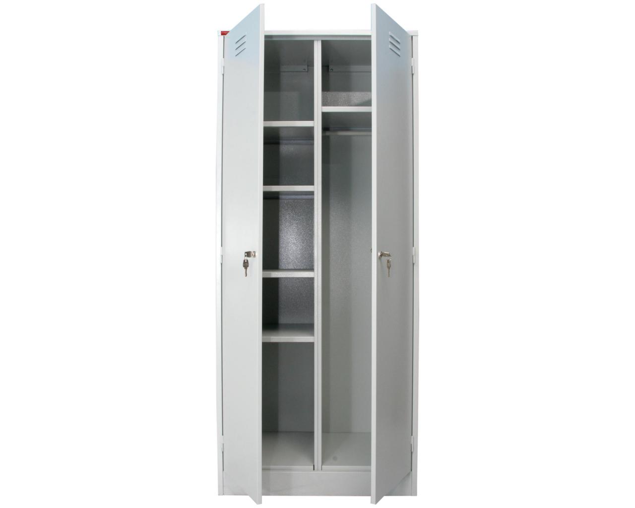 Armoire avec de nombreuses étagères