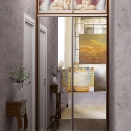Armoire à portes étroites