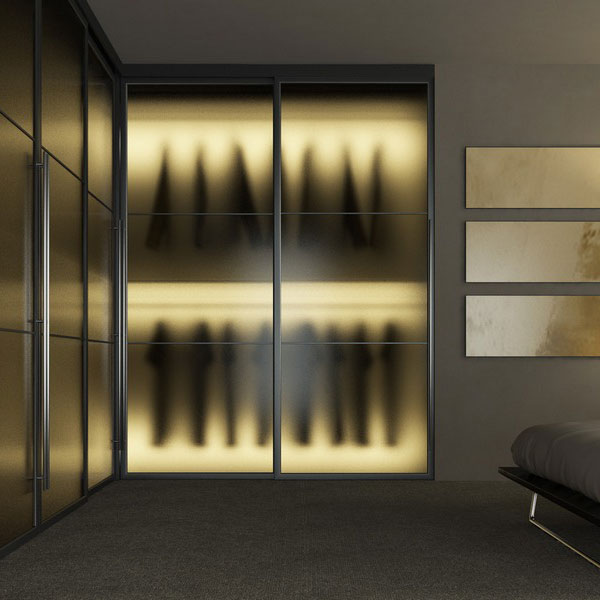 Armoire avec éclairage intérieur