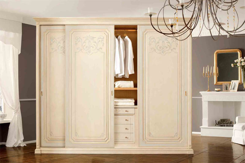 Armoire à 3 portes