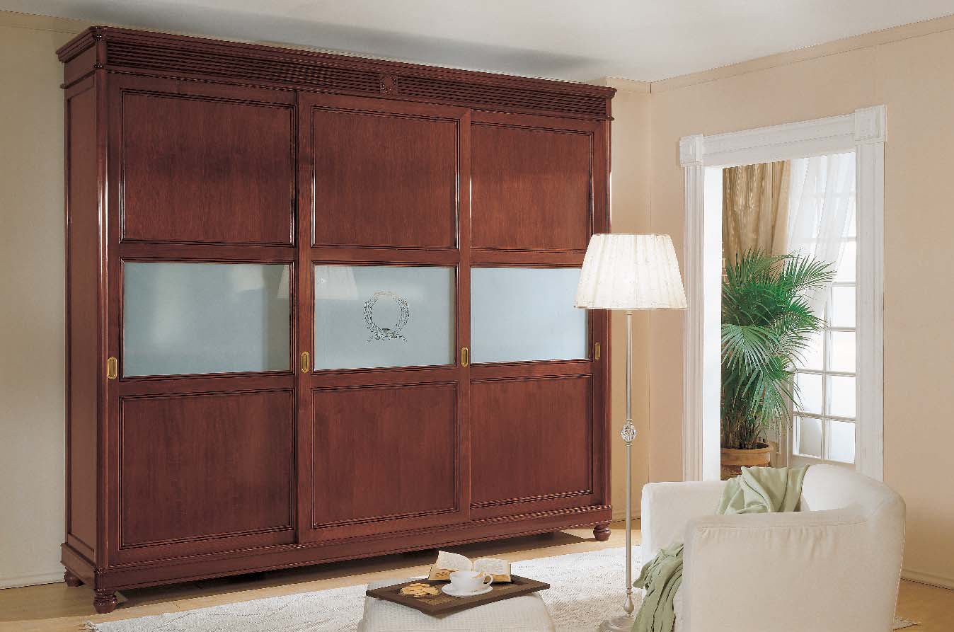 Armoire avec inserts en verre