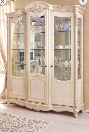 Armoire à trois vantaux