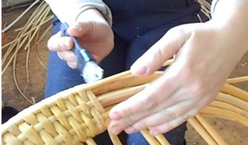 Lubrifiez le cadre avec de la colle