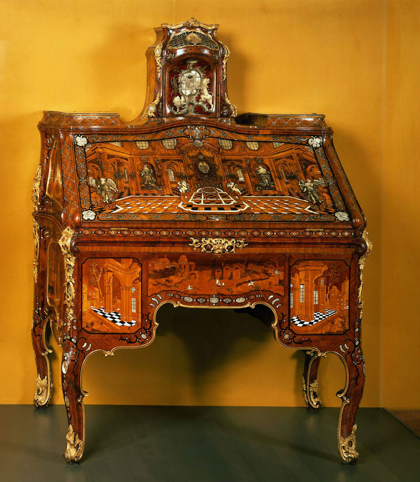 Meubles anciens avec peinture