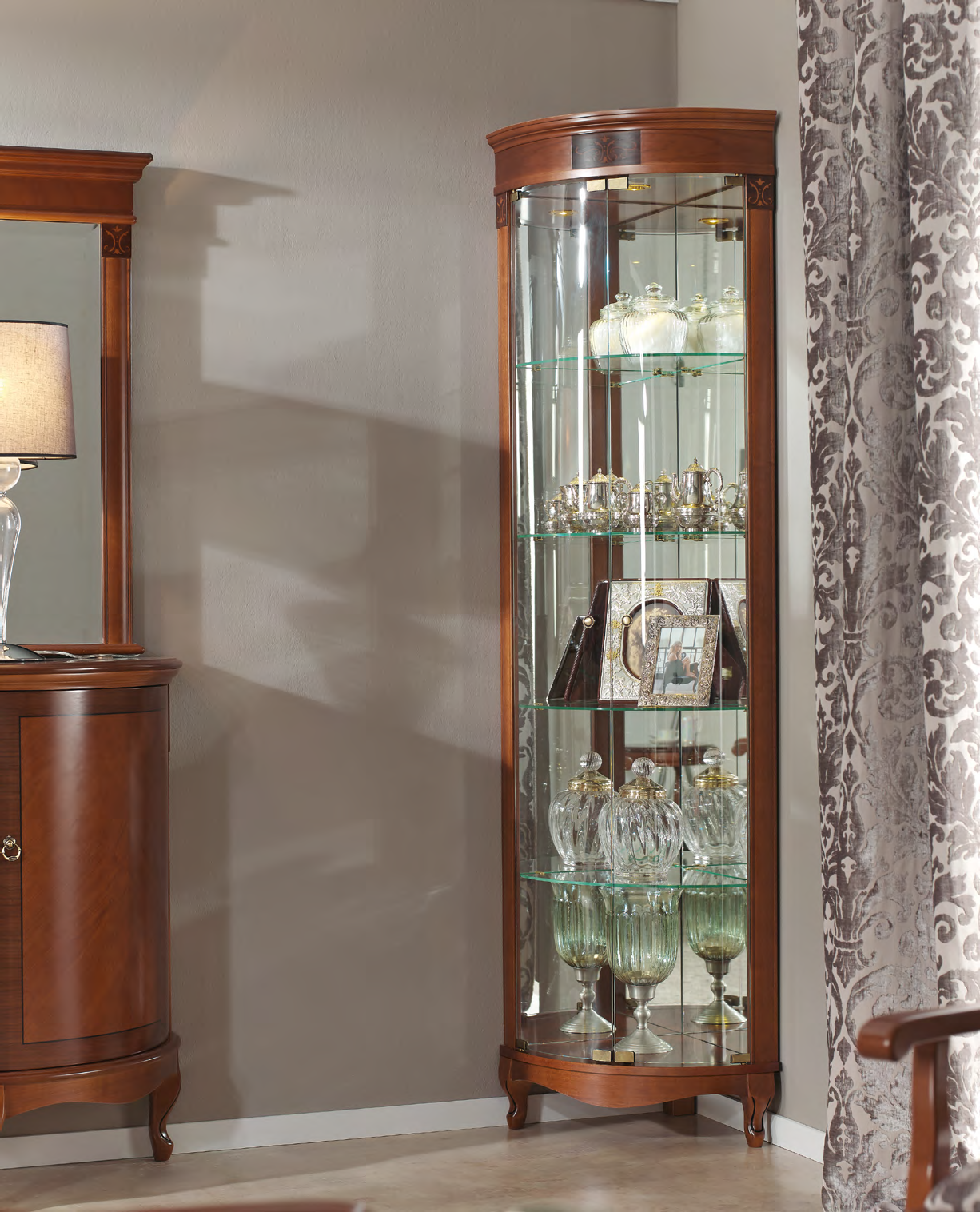Vitrine d'angle en verre