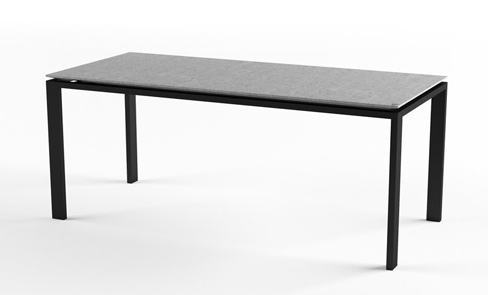 Petite table pour une salle