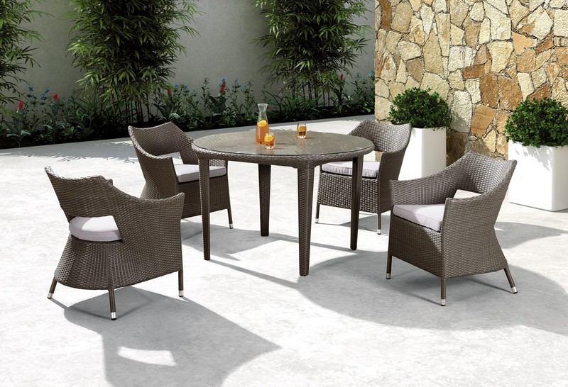 Tables et chaises pour un bel intérieur