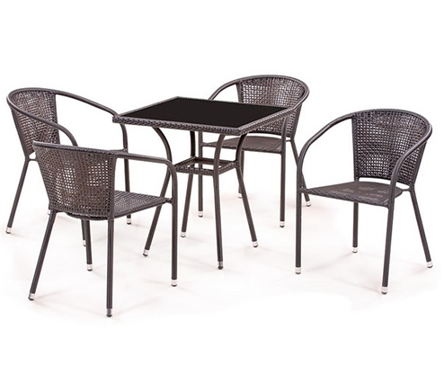 Tables et chaises pour la rue