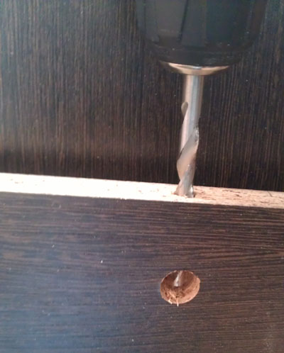 Nous forons un trou d'un diamètre de 7 mm
