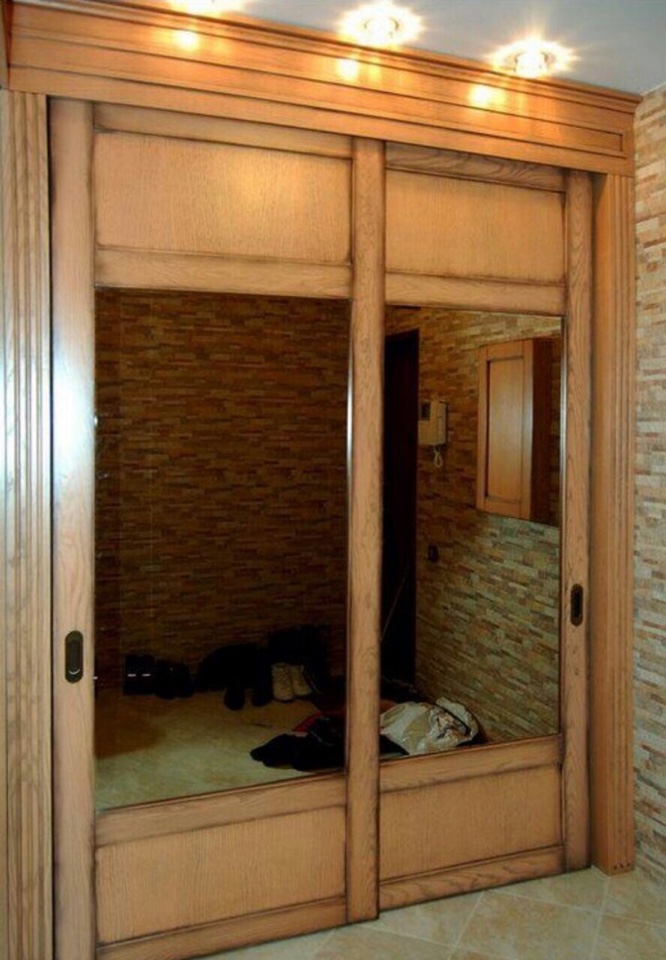 Armoire en bois clair