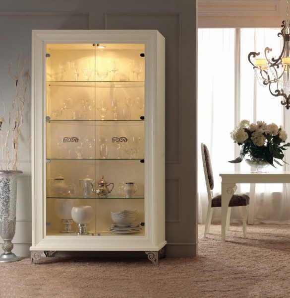 Armoire lumineuse avec vitrine éclairée