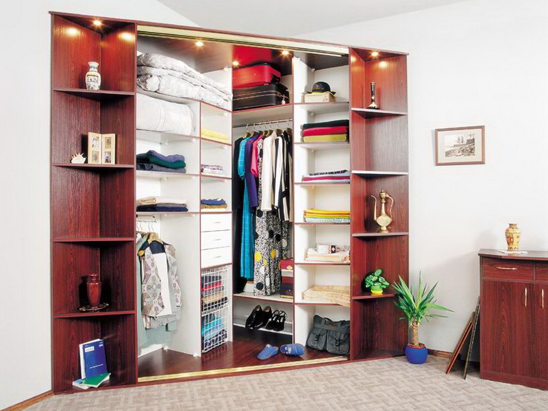 Armoire triangulaire