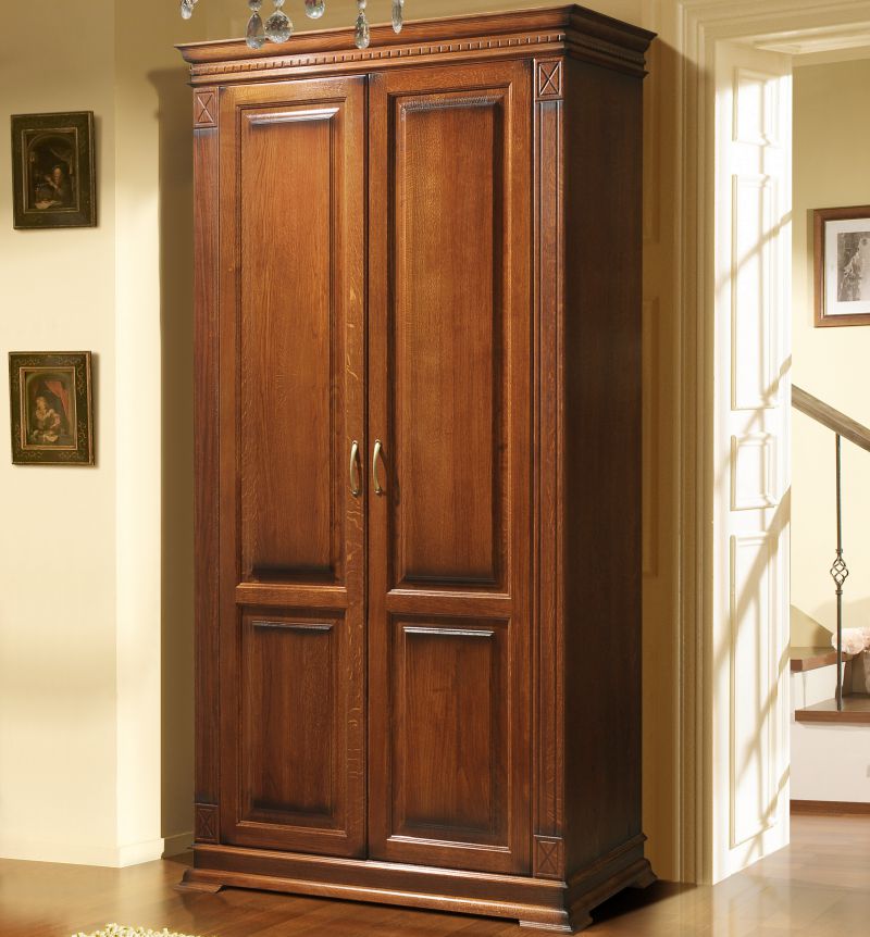 Armoire étroite
