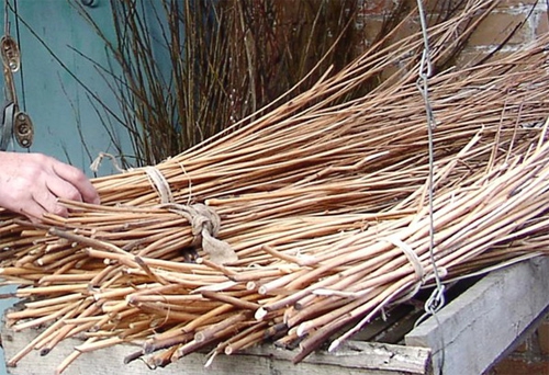 Branches d'arbres pour meubles en osier