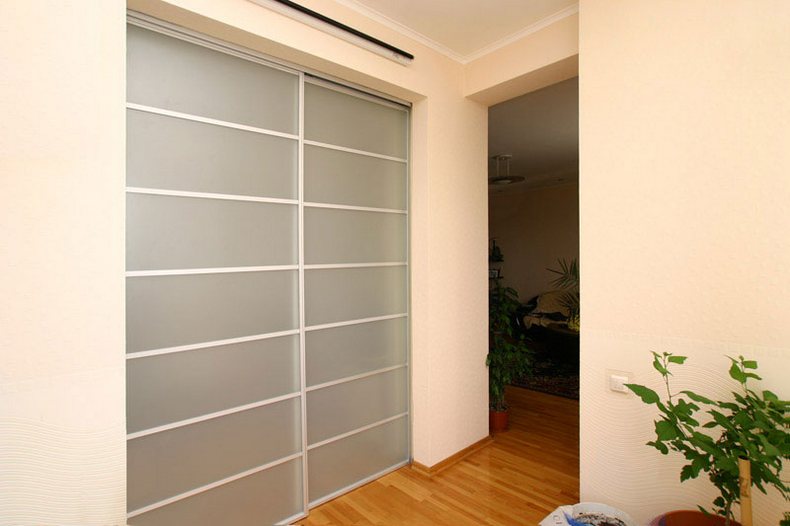 Armoire mate intégrée