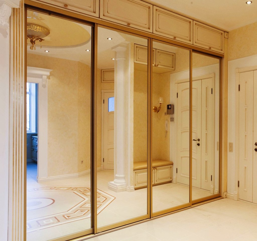 Armoire à miroir avec mezzanine