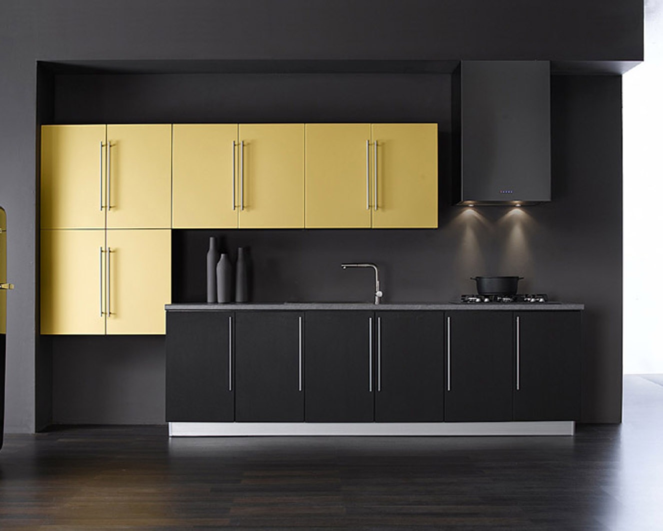 Couleur or à l'intérieur de la cuisine