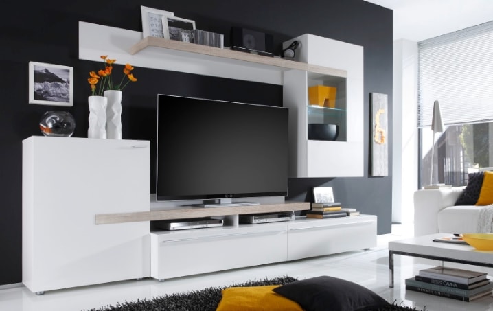 Beau meuble blanc dans le hall