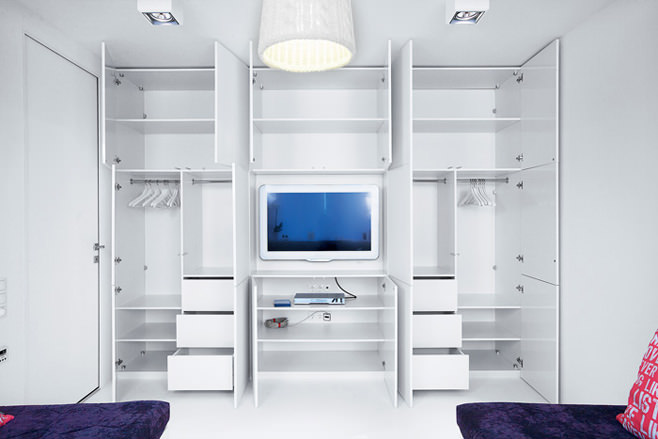 Armoire blanche avec un beau design