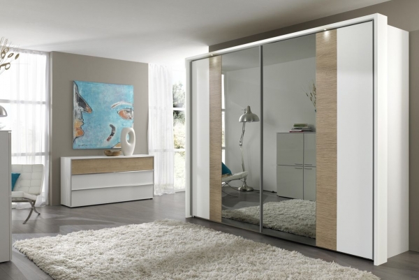 Armoire en miroir beige et blanc