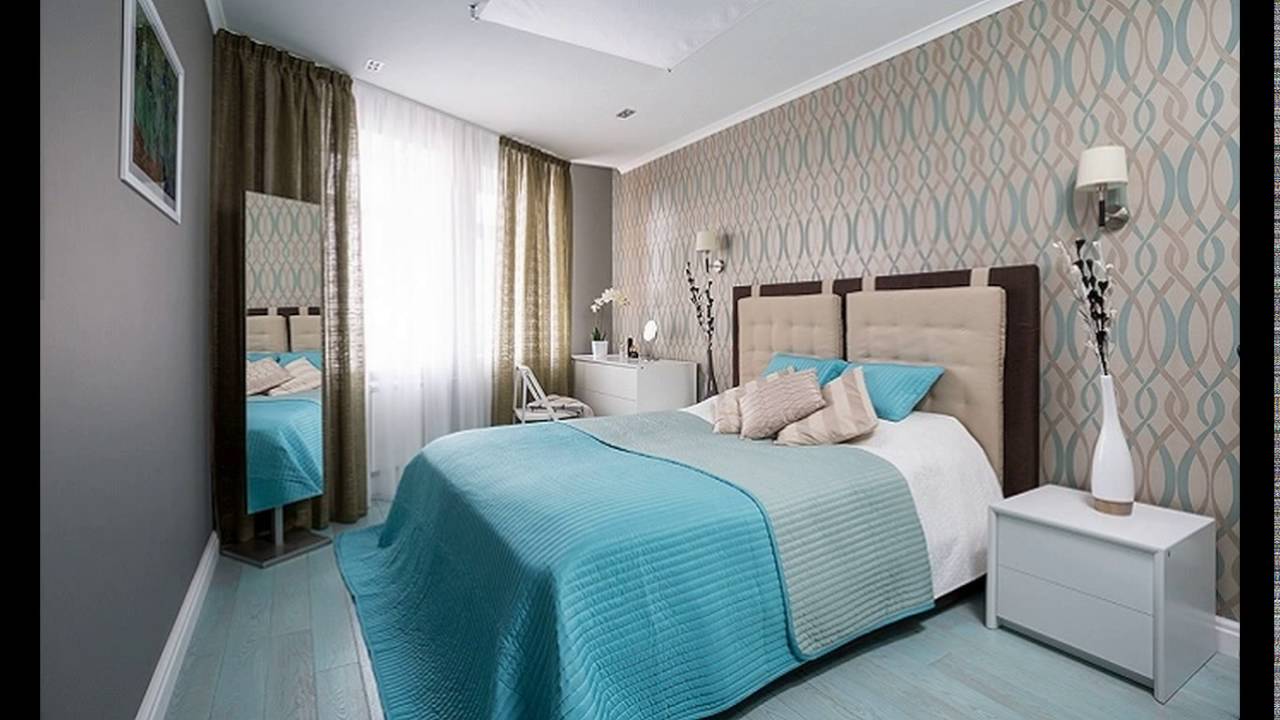 Grand lit dans la petite chambre
