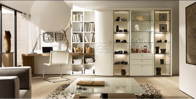 Grande armoire ouverte blanche