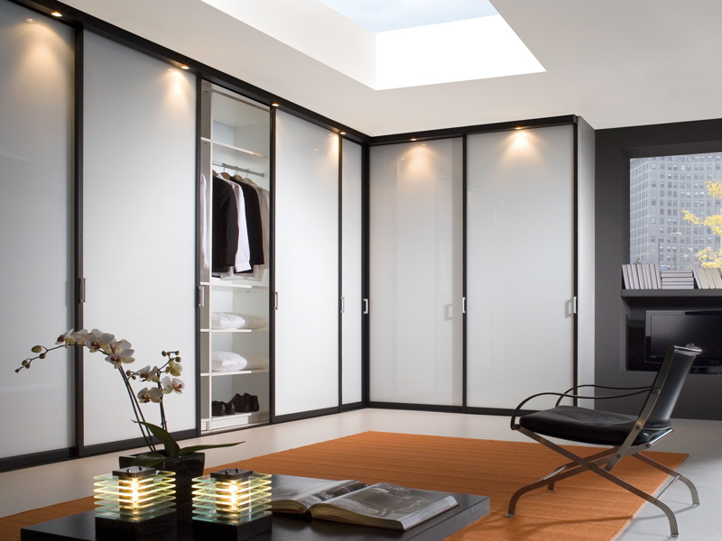 Grande armoire d'angle