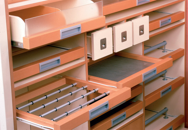 Si la pièce n'est pas trop grande, vous pouvez choisir une armoire d'angle