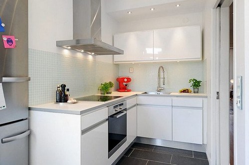Meubles en L dans une petite cuisine
