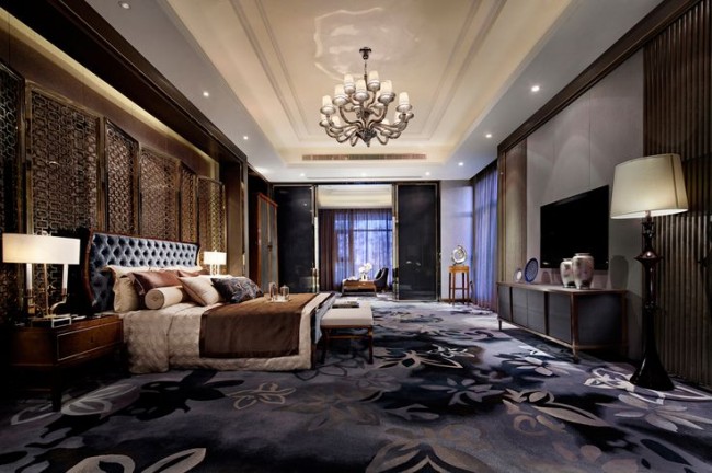 Des tons profonds à l'intérieur de la maison
