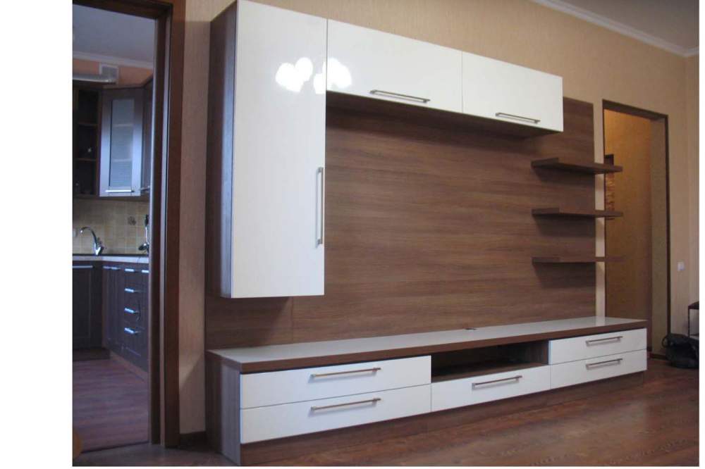 Mobilier blanc brillant