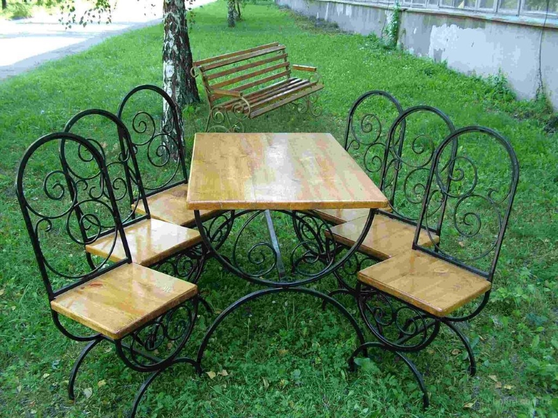 Meubles chaussés pour la maison et le jardin