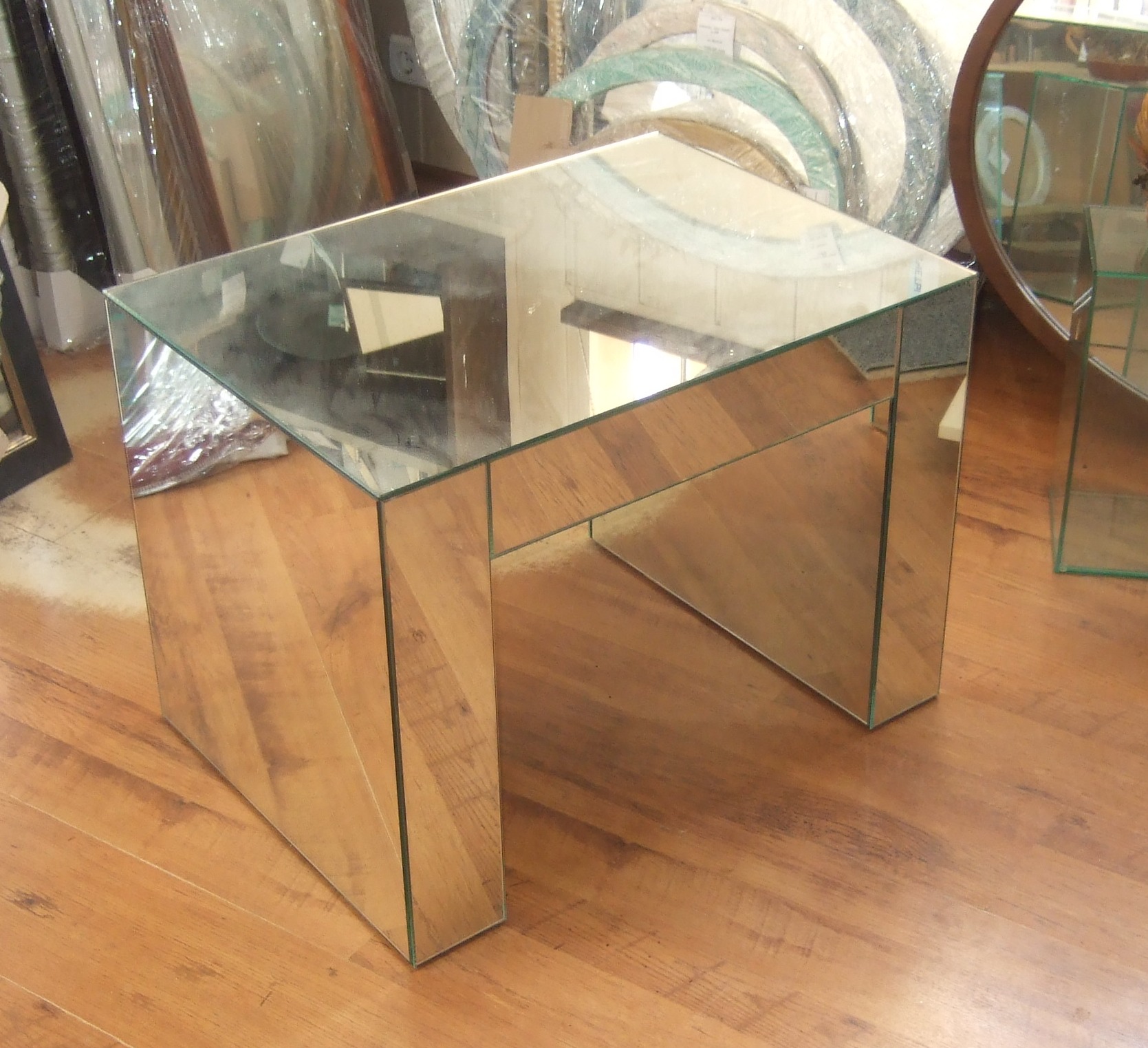 Meubles en verre et miroir
